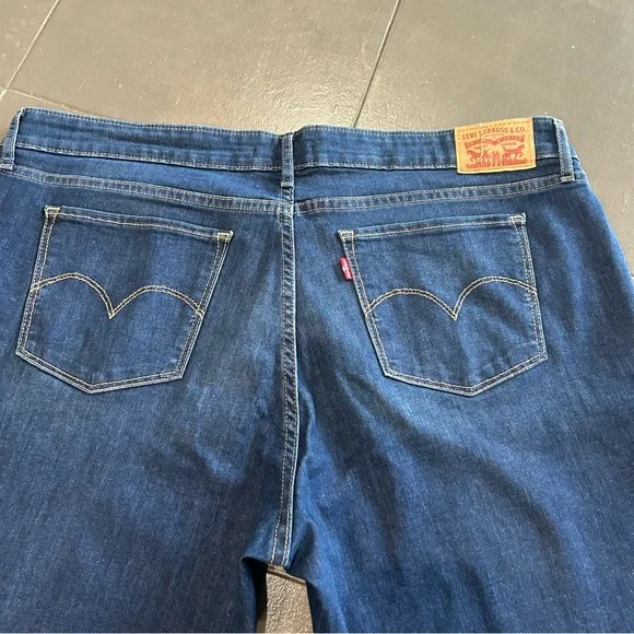 Levi Strauss Woman’s 711 Skinny Ankle Jeans - Picture 7 of 11